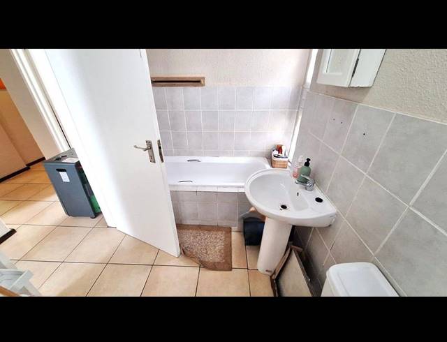 2 BEDROOM APARTMENT TO LET IN HONEYDEW